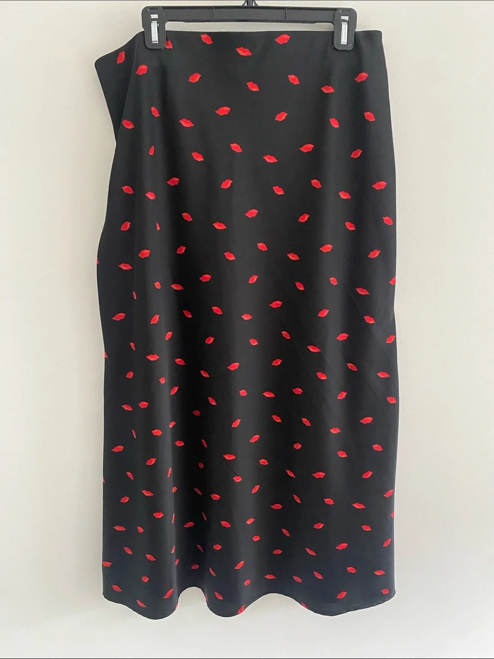 A New Day Satin Pull On Black &  Red Lips Skirt Size XL